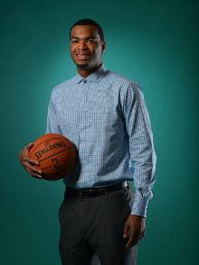 两队的碰撞 两队的碰撞